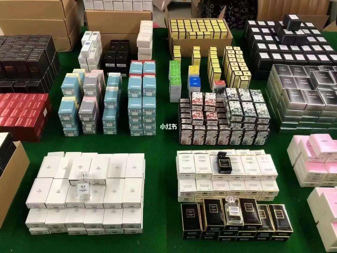 深圳华强北明通市场 美妆与五金批发的商业枢纽
